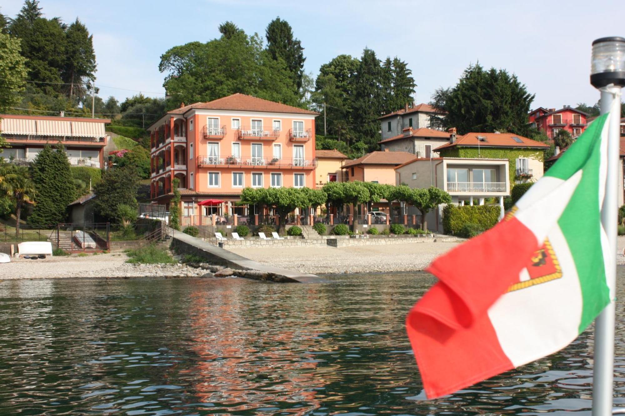 Albergo Riva Reno Di Leggiuno Luaran gambar