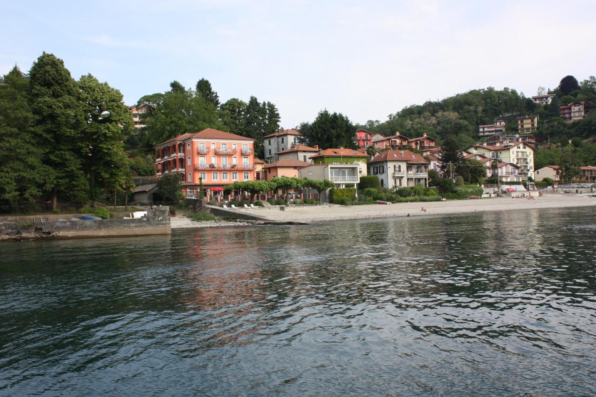 Albergo Riva Reno Di Leggiuno Luaran gambar
