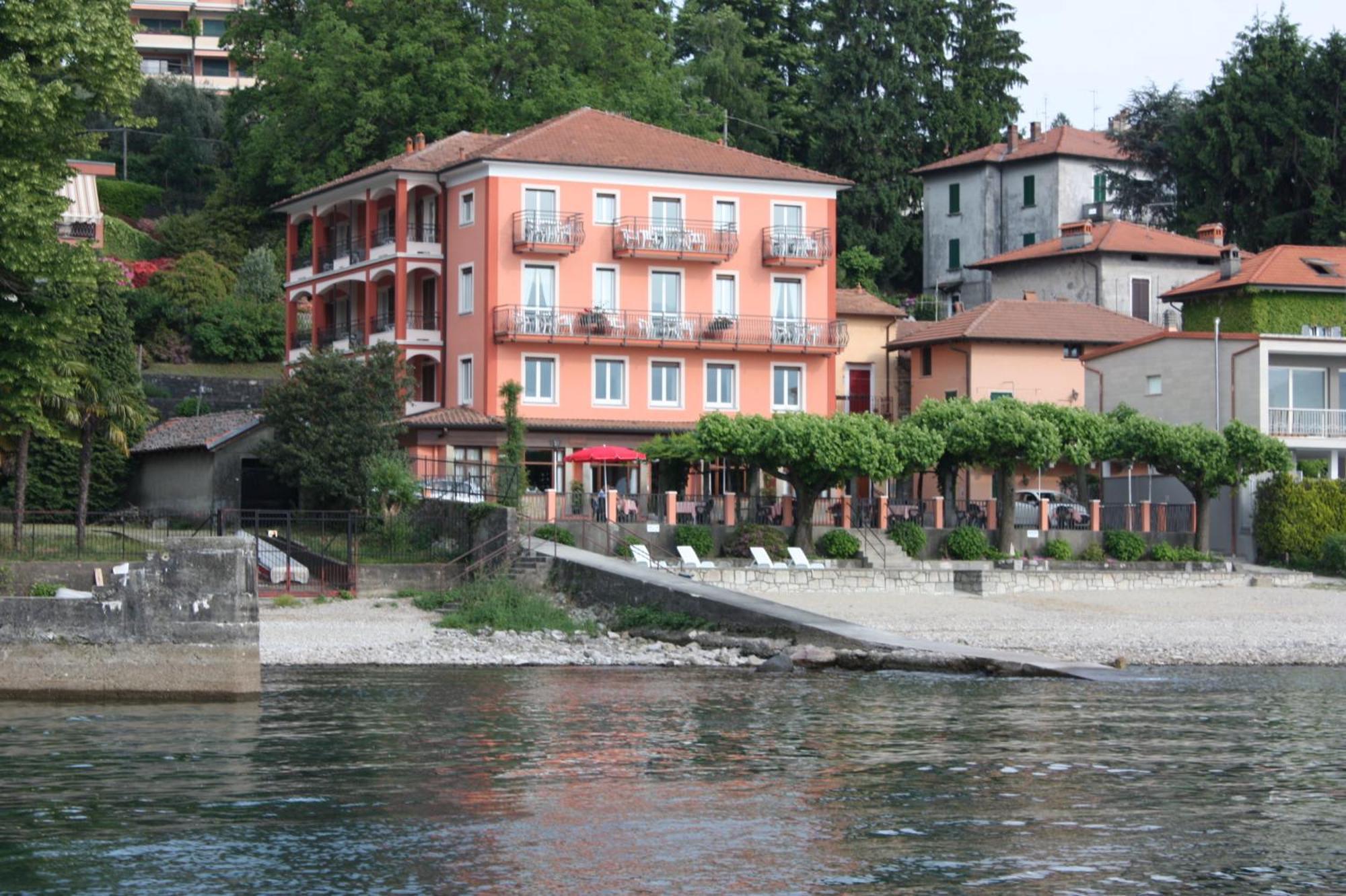 Albergo Riva Reno Di Leggiuno Luaran gambar