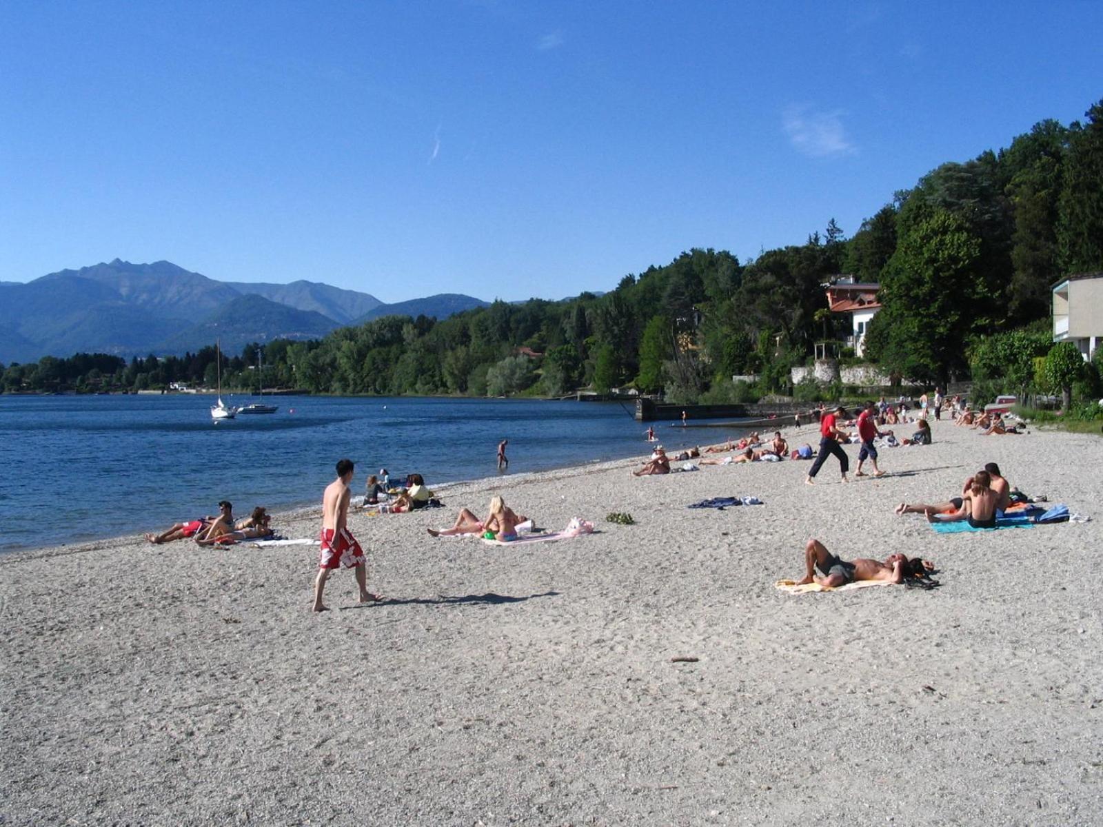 Albergo Riva Reno Di Leggiuno Luaran gambar