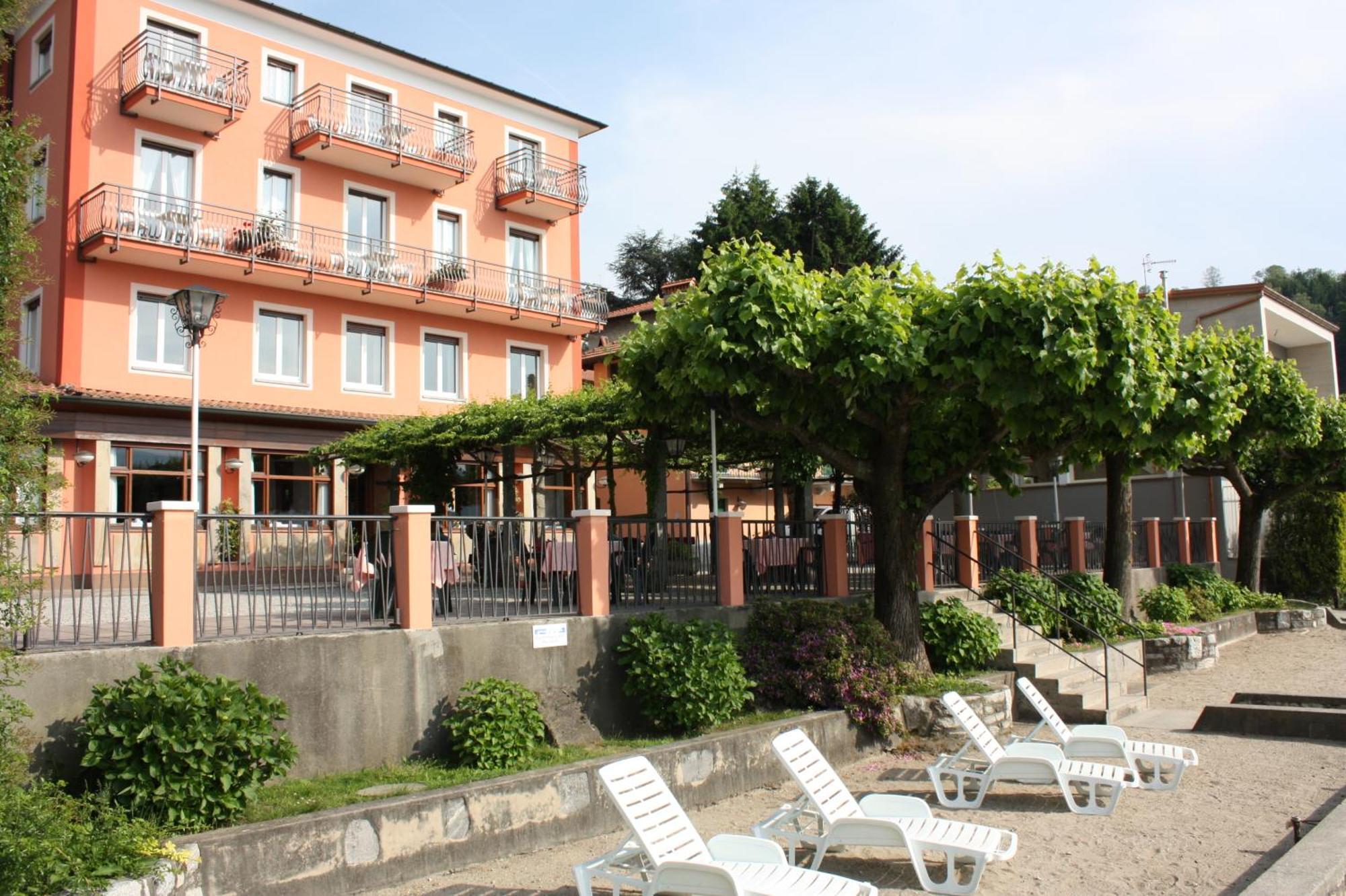 Albergo Riva Reno Di Leggiuno Luaran gambar