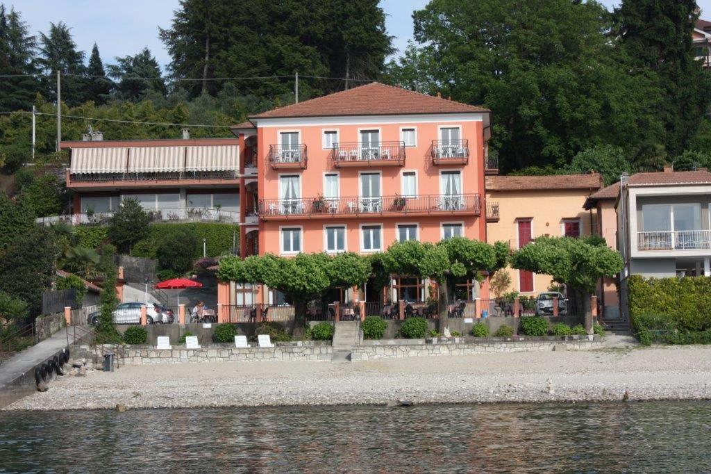 Albergo Riva Reno Di Leggiuno Luaran gambar