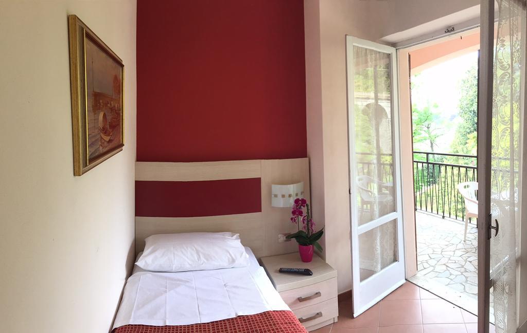 Albergo Riva Reno Di Leggiuno Bilik gambar