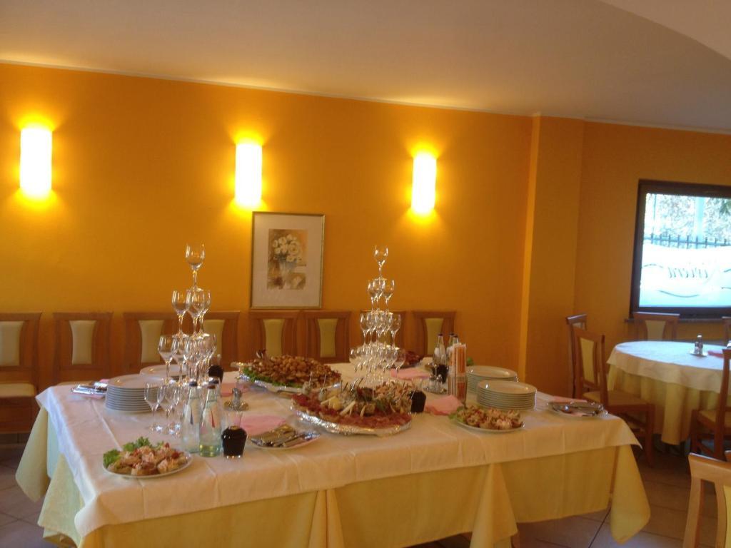Albergo Riva Reno Di Leggiuno Luaran gambar