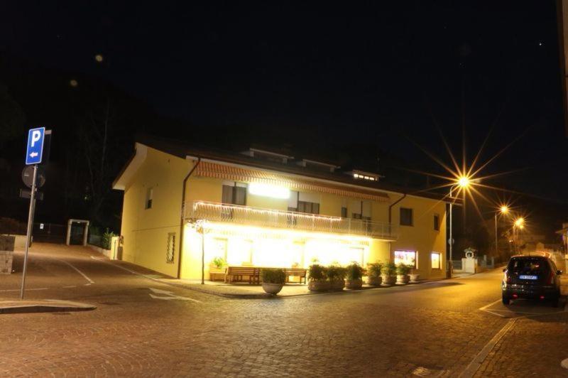 Albergo Riva Reno Di Leggiuno Luaran gambar