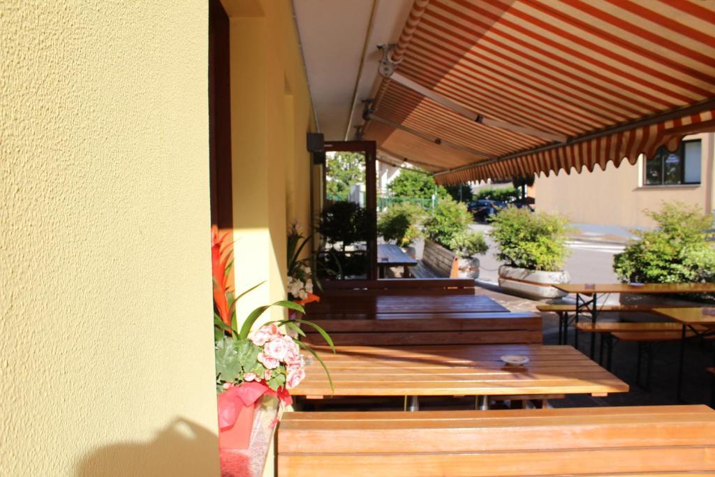 Albergo Riva Reno Di Leggiuno Luaran gambar