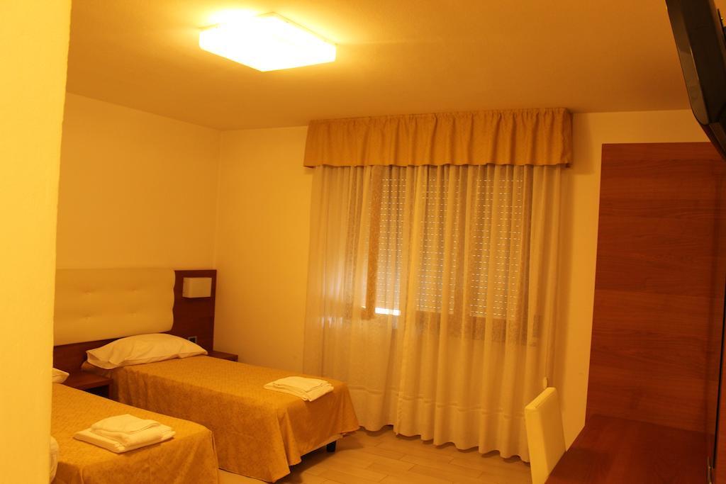 Albergo Riva Reno Di Leggiuno Luaran gambar
