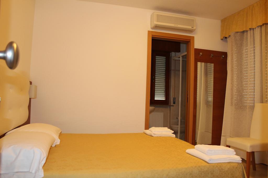 Albergo Riva Reno Di Leggiuno Luaran gambar