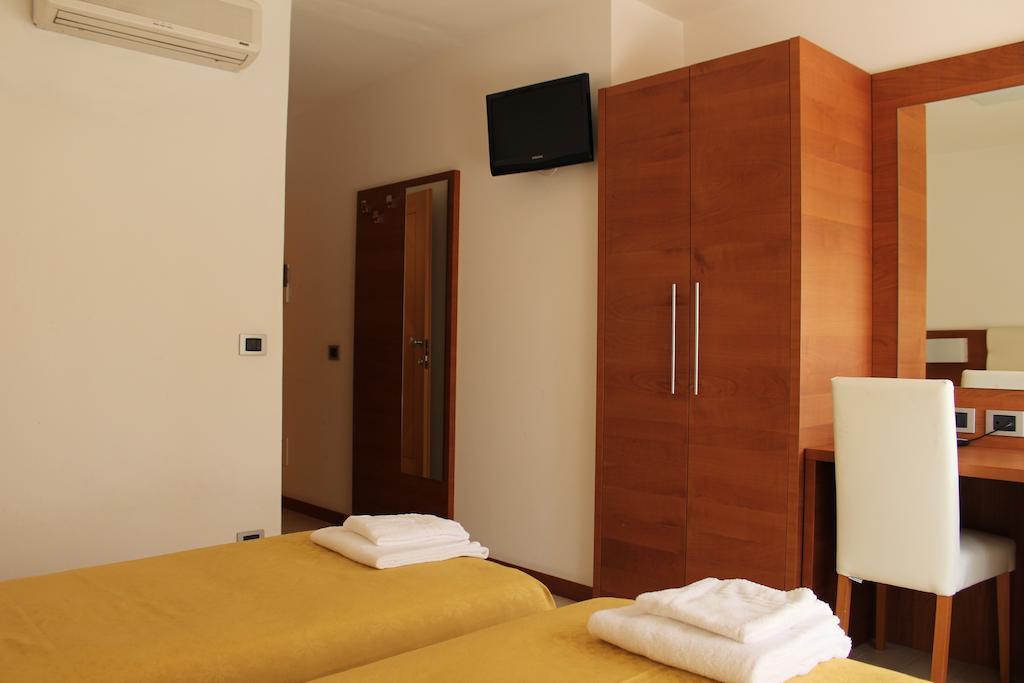 Albergo Riva Reno Di Leggiuno Luaran gambar