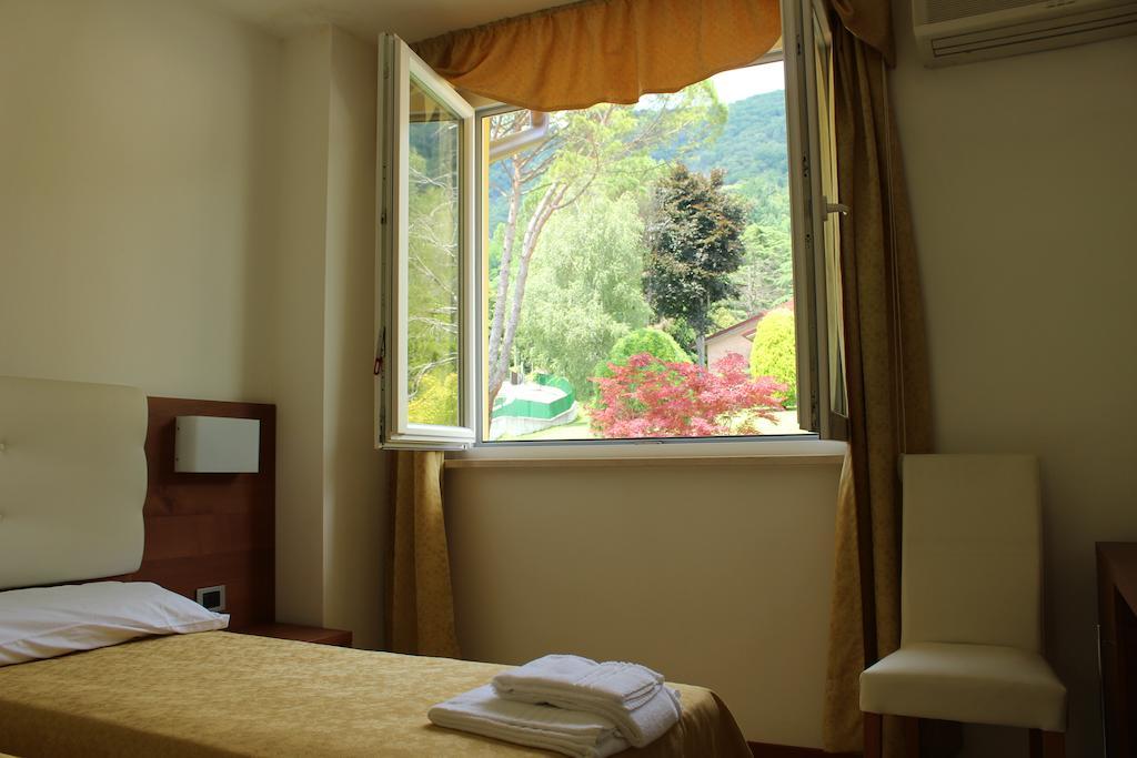 Albergo Riva Reno Di Leggiuno Luaran gambar