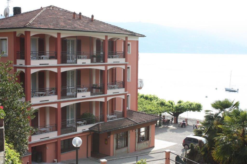 Albergo Riva Reno Di Leggiuno Bilik gambar